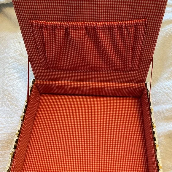 GU Cigar Box Purse - Picture 3 of 4